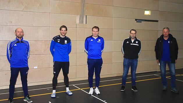 Unser Bild vom TSV Münnerstadt zeigt (von links) Abteilungsleiter Manfred Back, die Trainer Simon Snaschel und Goran Mikolaj sowie die Abteilungsleiter Walter Fleischmann und Rainer Schmittzeh. Foto: Johannes Wolf