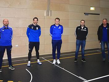 Unser Bild vom TSV Münnerstadt zeigt (von links) Abteilungsleiter Manfred Back, die Trainer Simon Snaschel und Goran Mikolaj sowie die Abteilungsleiter Walter Fleischmann und Rainer Schmittzeh. Foto: Johannes Wolf