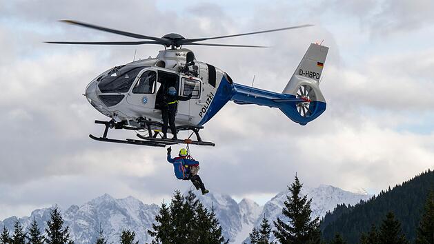 Bayer (51) bei Ski-Unfall in Tirol schwer verletzt - flog 30 Meter durch die Luft