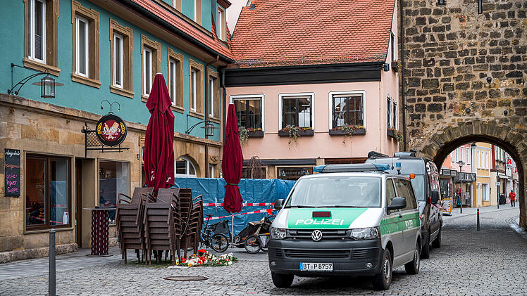 Lichtenfels: Blumenladen-Mitarbeiterin getötet - Experten untersuchen Tatort mit moderner Methode