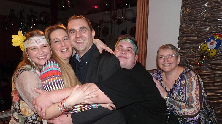 Make Love, not war .... von links Mon-Isabelle Peter, Patricia Lerner, 2. Bürgermeister Alexander Wunderlich, Nicolas Peter und Inge Peter. Foto: Werner Reißaus