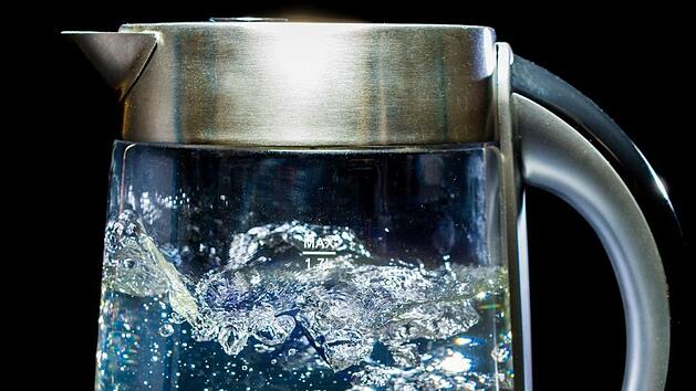 Restwasser im Wasserkocher noch verwenden oder wegschütten?