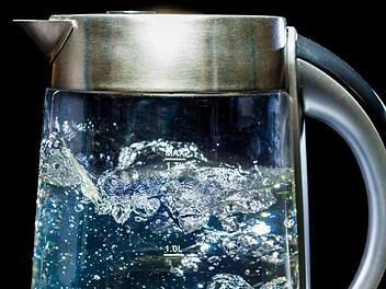 Restwasser im Wasserkocher noch verwenden oder wegschütten?