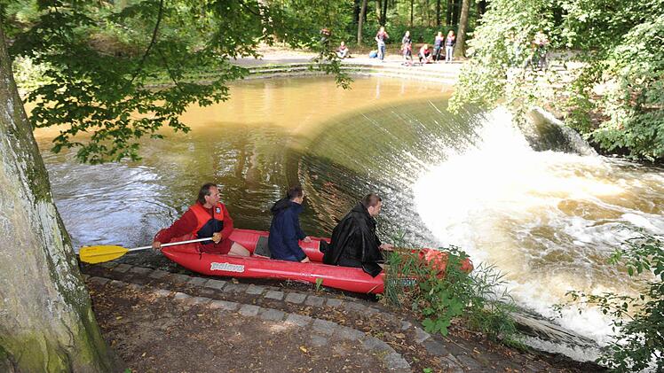 Das Wehr ist Vergangenheit.  Für  Fische war im Hollergraben hier die Wanderung flussaufwärts beendet. Foto:  Archiv