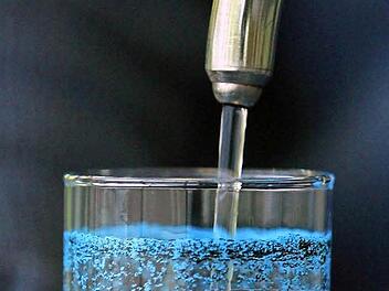 Die Instandhaltung und Verbesserungen der Trinkwassernetze kosten die Städte und Gemeinden hohe Summen. Foto: Patrick Seeger/dpa