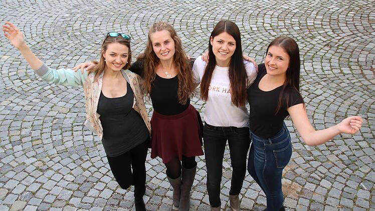 Die Models (v. l.): Julia Trütschel aus Stadel, Nina leicht aus Eggenbach, Miriam Würstlein aus Döringstadt und Vanessa Volger aus ZapfendorfMatthias Einwag
