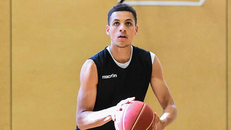 Das Bamberger Brose-Talent Miles Osei erzielte im Trikot der Baunach Young Pikes seine ersten ProB-Punkte in Oberhaching. Foto: privat