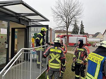Forth: Brandgeruch und Rauchentwicklung in Kinderhort löst Feuerwehreinsatz aus Forth: Brandgeruch und Rauchentwicklung in Kinderhort löst Feuerwehreinsatz aus