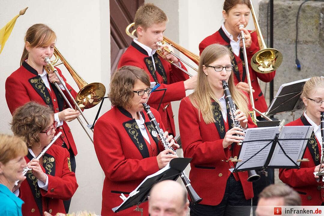 Nach einjähriger Kirchensanierung: Hannberg feiert die Wiedereröffnung der Wehrkirche der Pfarrei Geburt Mariens Hannberg