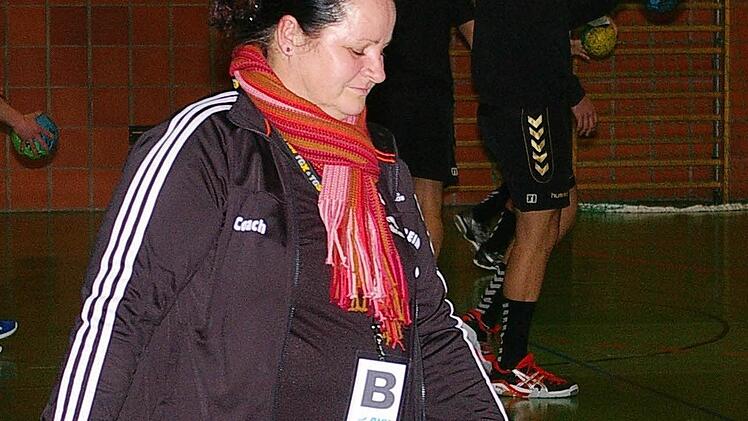 Im Auswärtsspiel in Zirndorf darf sich das TVE-Team von Coach Ela Flohr keine Auszeit nehmen. Foto: Krumpholz