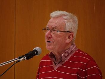 Fränkisch-weihnachtliches Kabarett bot Wilhelm Wolpert. Foto: Werner