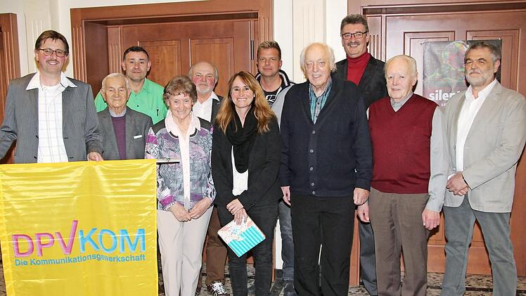 Von links: DPVKOM-Kreisvorsitzender Alfred Wich, Oskar Degelmann, Christian Schaller, Hilde Didlhöfer, Hans Köcher, DPVKOM-Bundesvorsitzende Christina Dahlhaus, Jürgen Müller, Gerhard Barthel, Thomas Zwingmann, Stefan Klug und der Vorsitzende des Kreisausschuss Kronach im Bayerischen Beamtenbund, Franz-Josef Wich.  Foto: Rainer Glissnik
