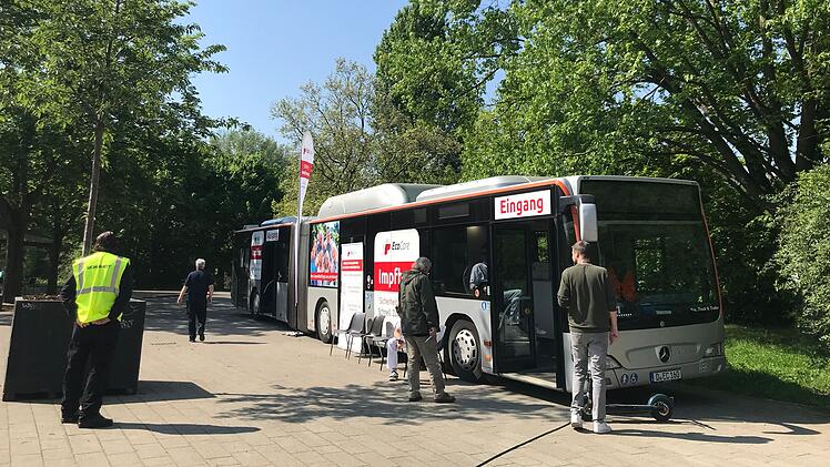 N&uuml;rnberg: Impfbus beim Bardentreffen zu finden - Dezentrale Impf-Aktionen weiterhin angeboten