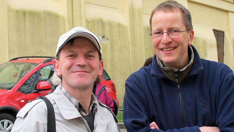 Pfarrer Markus Merz (rechts) hat auf seiner Tour schon viele schöne Kontakte geknüpft; etwa mit Daniel Matous, Pfarrer von Marienbad.