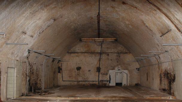 Würzburger Bürgerbräu:  der Keller der  Flaschenfüllerei vorher Foto: Archicult