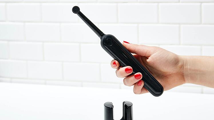 Auch günstig ist empfehlenswert: Zwei der elektrischen Zahnbürsten im Test von Öko-Test sind "sehr gut" und kosten gerade einmal um die 40 Euro.