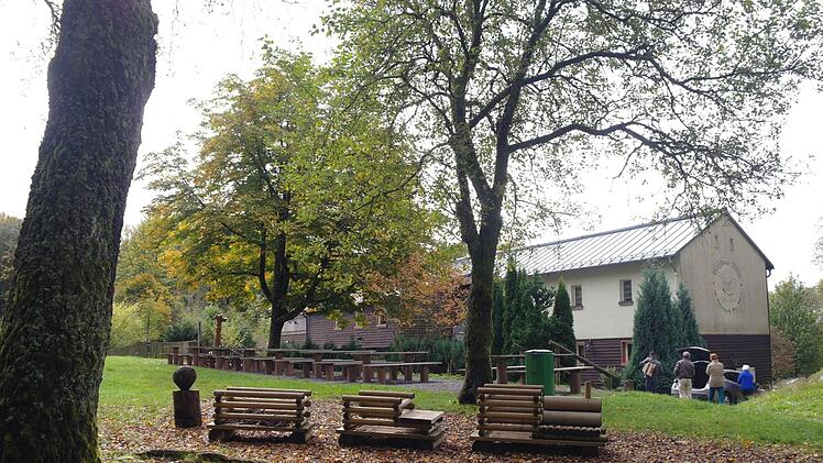 Generationen genossen im Berghaus Rhön Waffeln, um gleich danach den Spielplatz zu erstürmen. Stephanie Elm