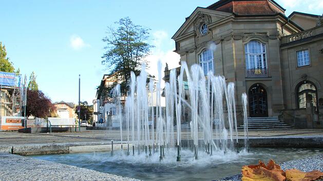 Eines der Areale, welches mit F&ouml;rdermitteln aufgeh&uuml;bscht werden soll, ist der Theaterplatz. Im Stadtrat gab es eine hitzige Debatte dar&uuml;ber, wie sich die Stadt beleben l&auml;sst. Foto: Johannes Schlereth