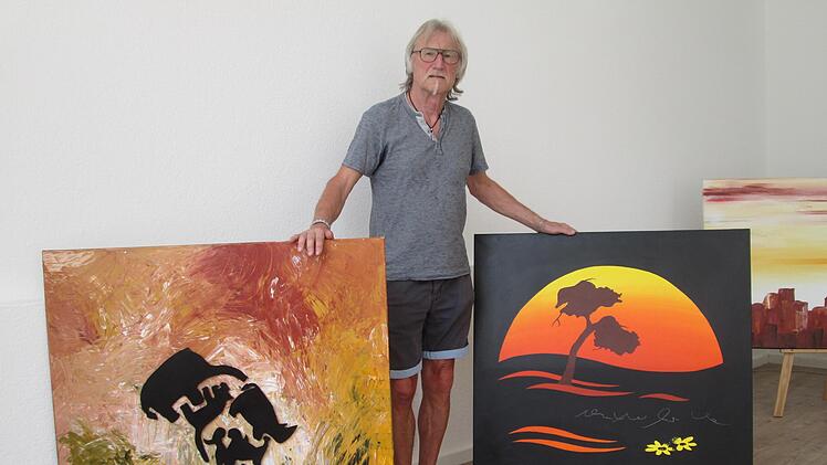 Helmuth Marx liebt Afrika - großflächig und zweidimensional. Das linke Bild zeigt den Ur-Kontinent Gondwana, der sich aus fünf Tieren zusammensetzt: Elefant, Löwe, Nashorn, Leopard und Büffel.  Foto: Winfried Ehling