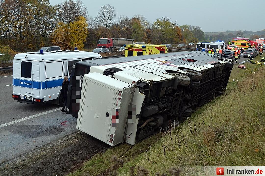 Bus mit Kindern bei Erfurt verunglückt