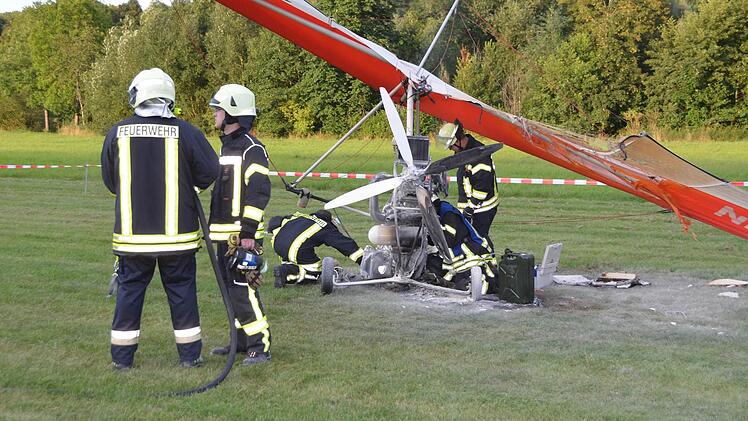Am Flugplatz in der Au in Bad Kissingen hat sich am Montagabend ein Unfall ereignet. Ein Motor-Drachenflieger stürzte ab. Foto: Peter Rauch