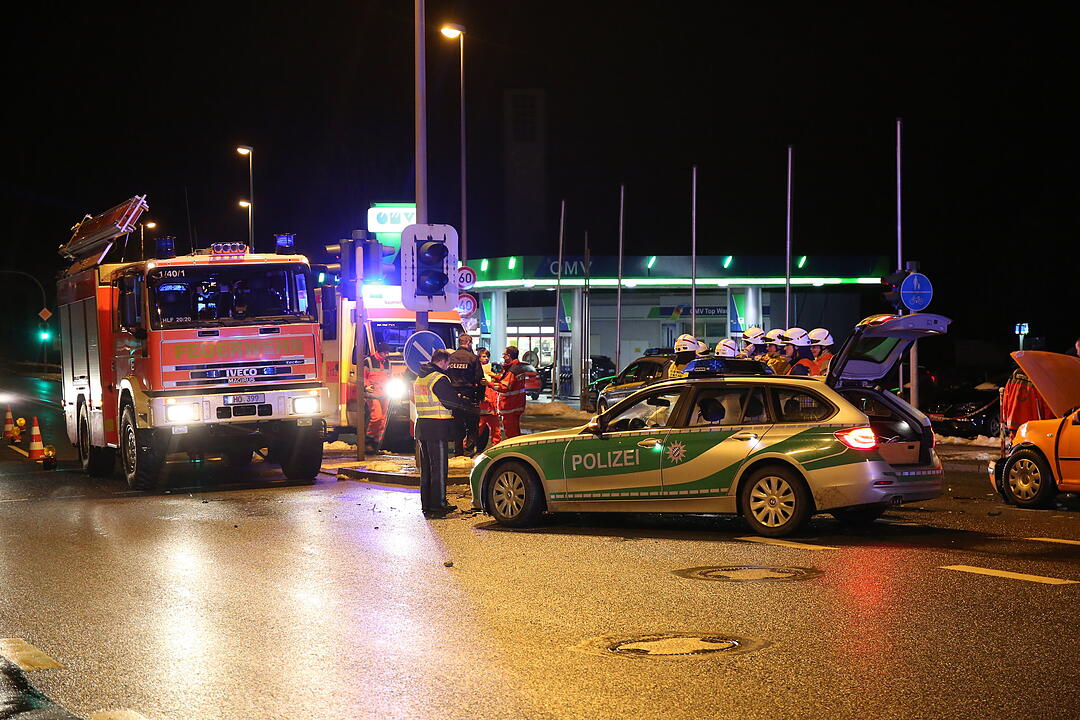 Frontalzusammenstoß mit einem Polizeiwagen in Hof