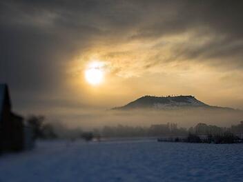 Aufgrund der Form und Lage des Walberlas bei Forchheim glaubt man gerne, dass ihm etwas Mystisches innewohnt. Foto: AndreasNagengast/infrankenpix.de