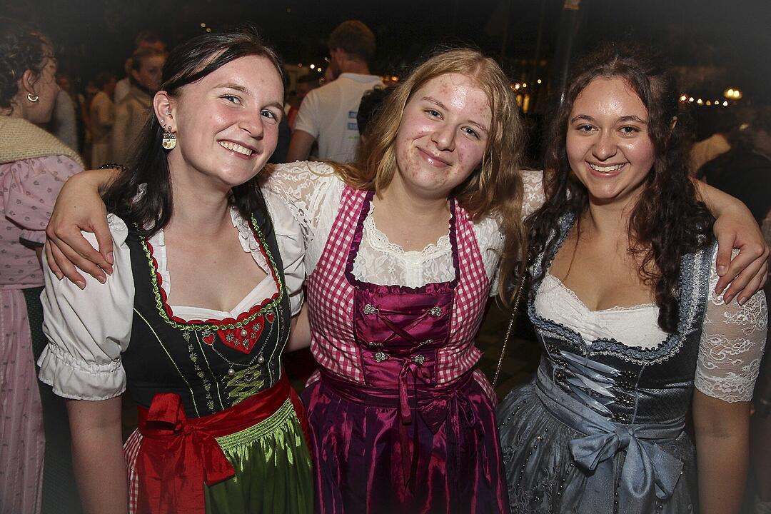 Es spielten die "Kasendorfer Musikanten" und "Die Wilderer".
