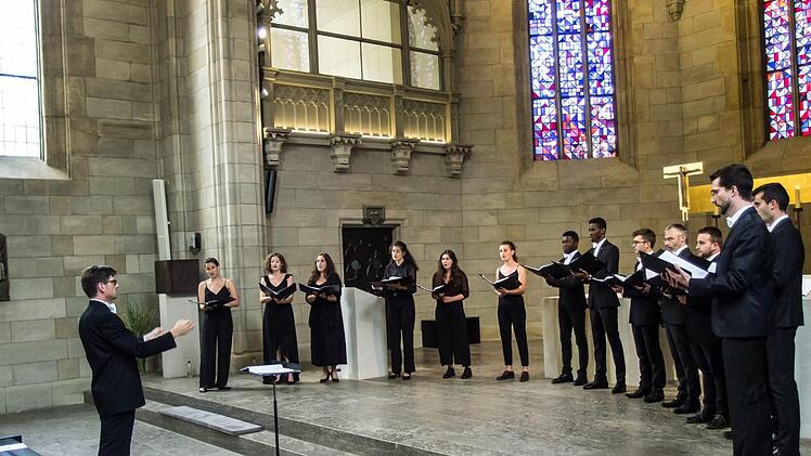 Impressionen: Der Kammerchor der Universität Straßburg gastierte in der Coburger Pfarrkirche St. Augustin.Foto: Jochen Berger