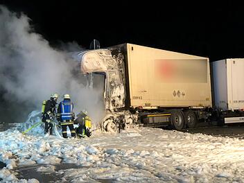 Bei einem furchtbaren Unfall auf der B2 in Mittelfranken kam am Freitag ein Autofahrer ums Leben. Noch ist völlig unklar, wie es zu dem Unfall kommen konnte. Symbolfoto: Ronald Rinklef