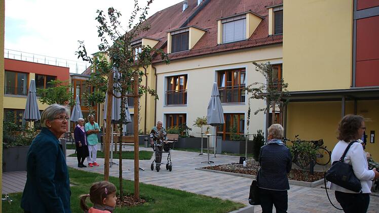 Bischof Franz Jung im Sankt Bruno Haus Rebecca Vogt