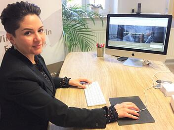 Ihre Personalvermittlung gibt es noch nicht einmal zwei Jahre, doch Gesch&auml;ftsf&uuml;hrerin Jasmin Kisch hat alle H&auml;nde voll zu tun. Foto: Sandra Hackenberg