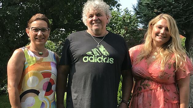 Neu im Amt sind bei der SpVgg Haard (von links ) Sigrid Schlereth-H&auml;se (3. Vorsitzende), Hugo Back (Sportheimwirt) und Anna Huyer (Schriftf&uuml;hrerin).