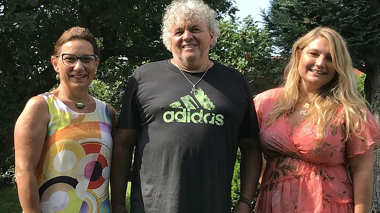 Neu im Amt sind bei der SpVgg Haard (von links ) Sigrid Schlereth-Häse (3. Vorsitzende), Hugo Back (Sportheimwirt) und Anna Huyer (Schriftführerin).