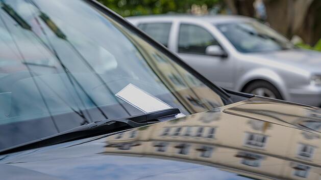 Strafzettel, Falschparker, Parkplatz, Auto, Windschutzscheibe, Verwarnungsgeld