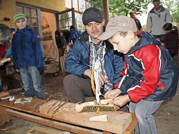 Nach dem Erfolg im letzten Jahr, befindet sich der Aktionsnachmittag für "Väter und Kinder am Wasser" wieder im Angebot des Ferienprogramms der drei Kommunen.  Foto: gst