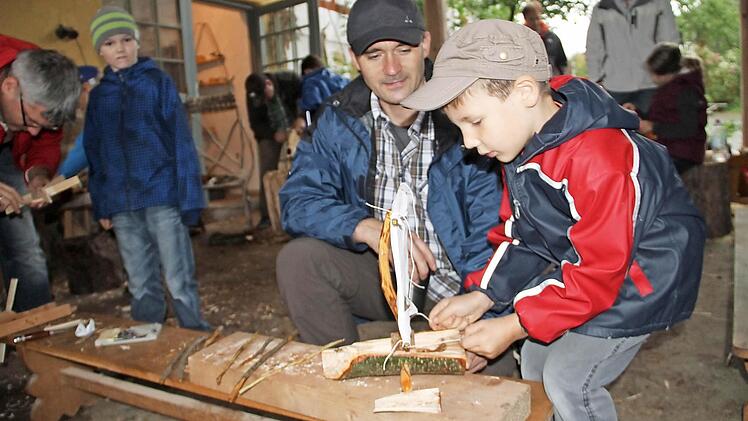 Nach dem Erfolg im letzten Jahr, befindet sich der Aktionsnachmittag für "Väter und Kinder am Wasser" wieder im Angebot des Ferienprogramms der drei Kommunen.  Foto: gst