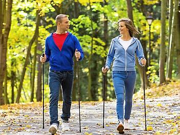 Im Sommer stehen beim Gesundheitssport des TV 48 Coburg viele verschiedene Angebote im Nordic Walking auf dem Programm. In den Wintermonaten geht es nun auch wieder in die Halle.  Foto: pr