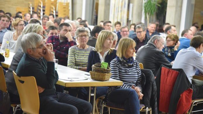 Für ein volles Haus sorgte "Wutbauer Willi" beim agrarpolitischen Stammtisch im Gustav-Dietrich-Haus  am Montagabend in Coburg. Foto: Gabi Arnold