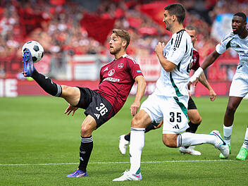 1. FC Nürnberg - FC Schalke 04: Club schlägt Schalke bei Kloses Heimpremiere 1. FC Nürnberg - FC Schalke 04: Club schlägt Schalke bei Kloses Heimpremiere