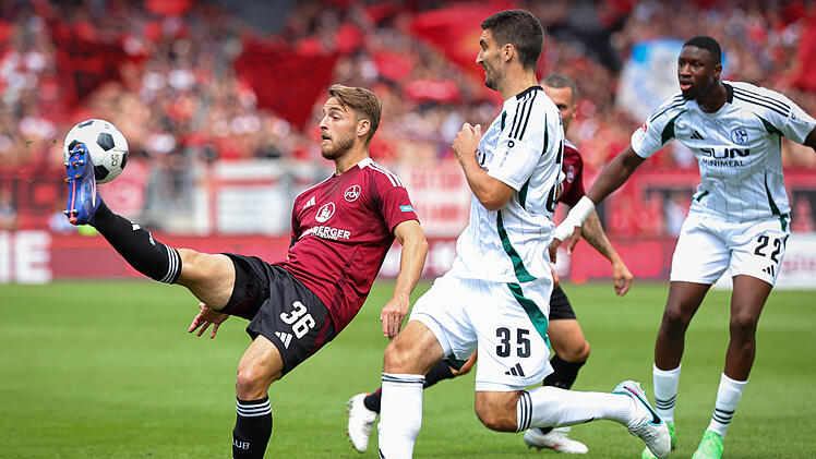 1. FC Nürnberg - FC Schalke 04: Club schlägt Schalke bei Kloses Heimpremiere
