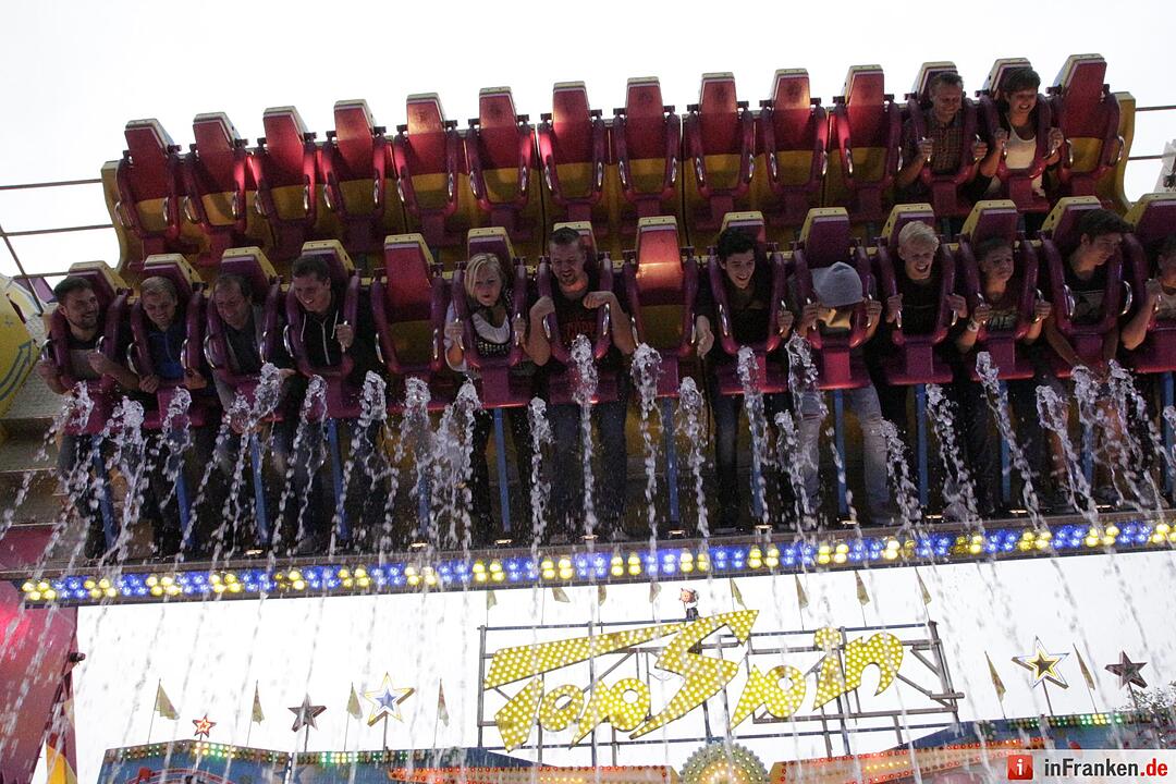 Bis zu 28 Personen können gleichzeitig Top Spin fahren. Die Fahrt dauert zwischen drei und vier Minuten und kann in der Geschwindigkeit geregelt werden. Das Top Spin ist nichts für Menschen mit Höhenangst.