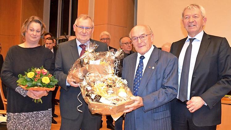 Als Festredner fungierten (von links) die Kreisheimatpfleger Annette Schäfer und Wolfgang Rössler sowie der Baunacher Altbürgermeister Georg Wild. Landrat Johann Kalb bedankte sich bei ihnen. Foto: A. Spörlein