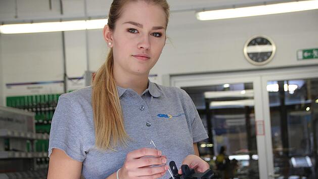 Die IHK bef&uuml;rchtet, dass im September eine Rekordzahl an Lehrstellen unbesetzt bleibt. Unser Archivbild zeigt Anne Hohmann, die in Bad Br&uuml;ckenau ihre Ausbildung zur Werkzeugmechanikerin absolviert hat. Foto: Benedikt Borst/Archiv