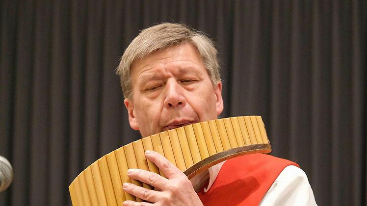 Rainer Steinbach als "einsamer Hirte" mit seinem Panflötensolo. Foto: Gerd Schaar
