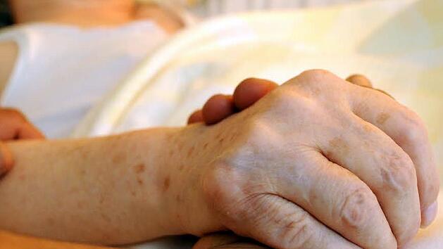 Darf eine Beh&ouml;rde Sterbewilligen todbringende Medikamente verschaffen? In Extremf&auml;llen ja, urteilte das Bundesverwaltungsgericht. Symbolbild: Rainer Jensen/dpa