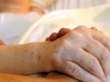 Darf eine Beh&ouml;rde Sterbewilligen todbringende Medikamente verschaffen? In Extremf&auml;llen ja, urteilte das Bundesverwaltungsgericht. Symbolbild: Rainer Jensen/dpa