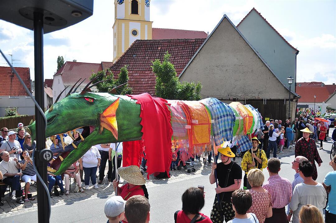 Kirchweih: einmal um die Welt