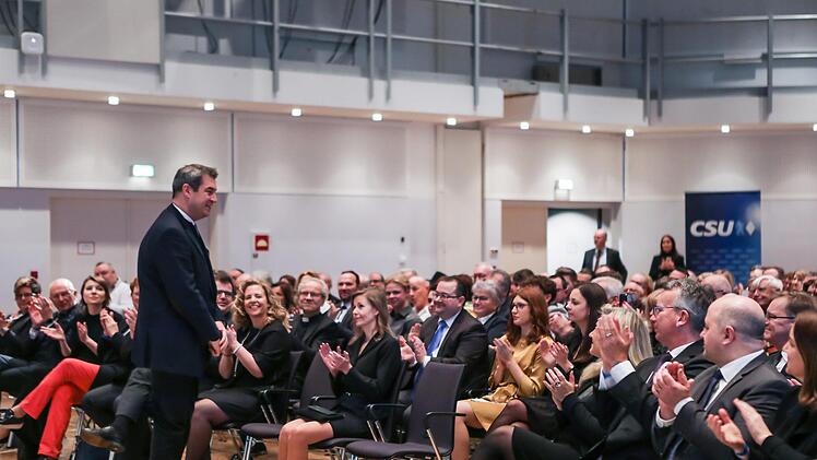 Warmen Beifall gab es für Markus Söder im Hegelsaal.  Foto: Barbara Herbst