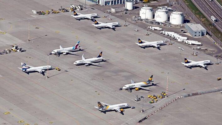 Die Luftverkehrswirtschaft gehört zu den Branchen, die von der Corona-Krise am stärksten betroffen sind. Bei einem digitalen Treffen diskutierten Politiker und Vertreter der Luftverkehrsunternehmer über die Probleme der von der Corona-Krise hart getroffenen Branche.  Foto: Uli Deck, dpa